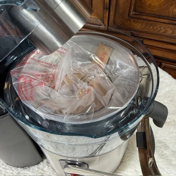 NWOT Breville BJE510XL Juice Fountain Multi-Speed 900-Watt Juicer - Picture 9 of 16